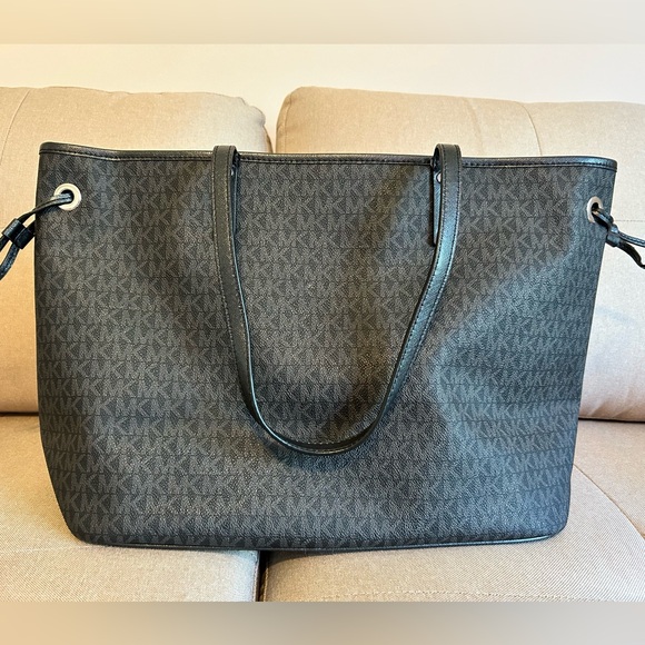 SOLD Michael Kors large tote - Picture 2 of 3
